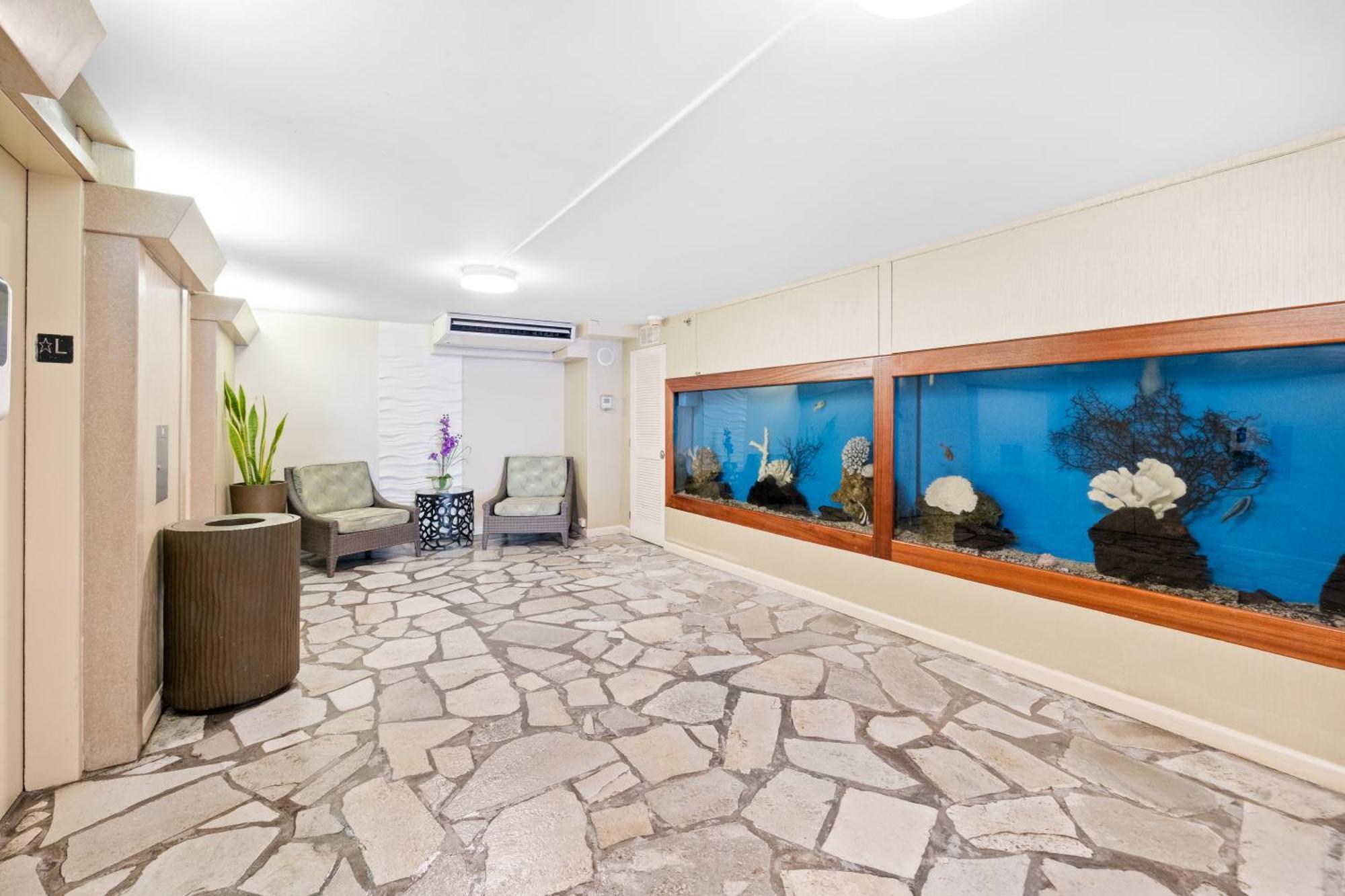 Steps To Waikiki Beach! Newly Renovated With 75" Tv Honolulu Esterno foto