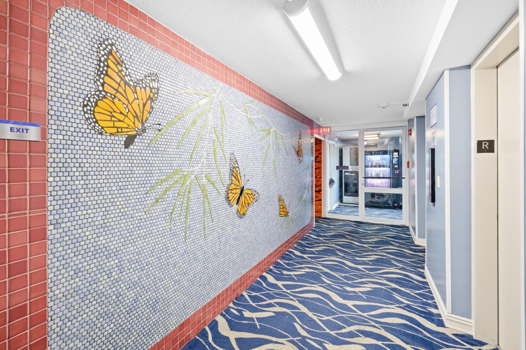 Steps To Waikiki Beach! Newly Renovated With 75" Tv Honolulu Esterno foto
