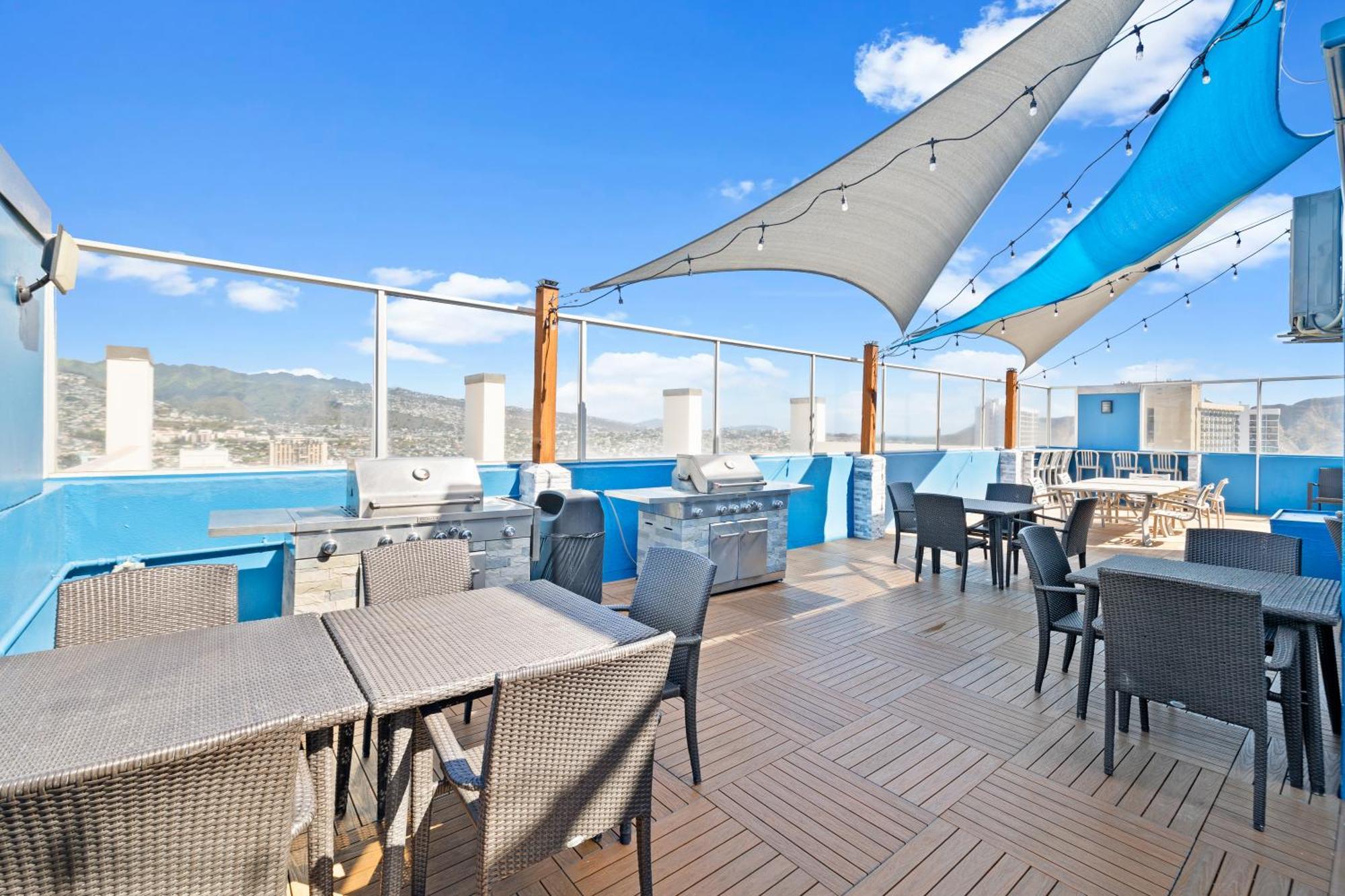 Steps To Waikiki Beach! Newly Renovated With 75" Tv Honolulu Esterno foto