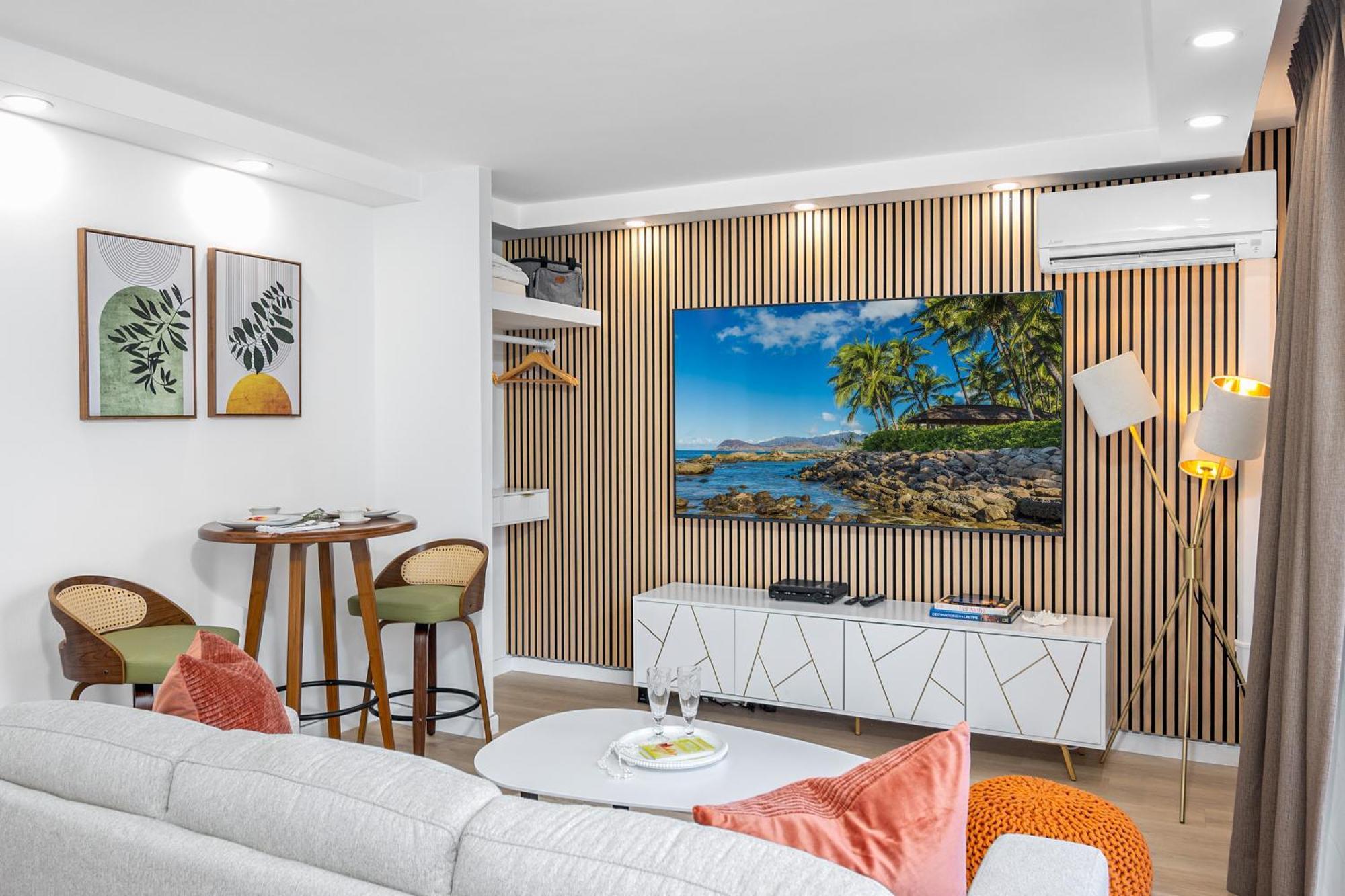Steps To Waikiki Beach! Newly Renovated With 75" Tv Honolulu Esterno foto